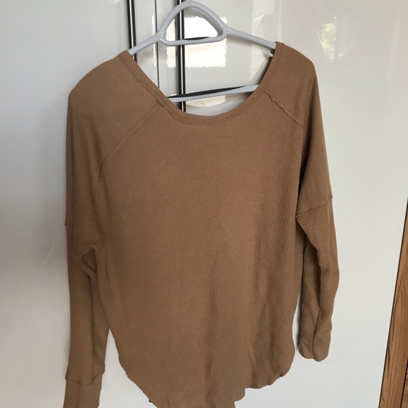 Aritzia beige TNA long sleeve - Picture 2 of 2